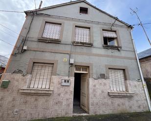 Vista exterior de Casa o xalet en venda en Congosto amb Calefacció, Terrassa i Traster