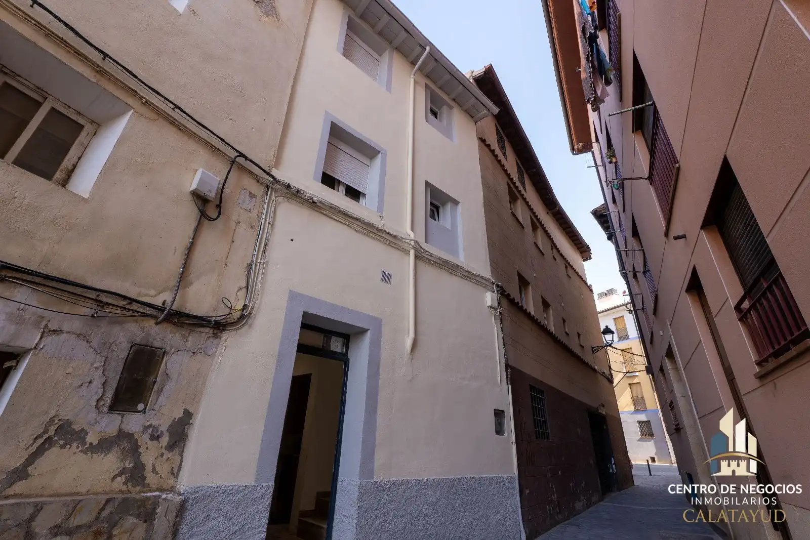 Vista exterior de Casa adosada en venda en Calatayud amb Aire condicionat, Calefacció i Terrassa
