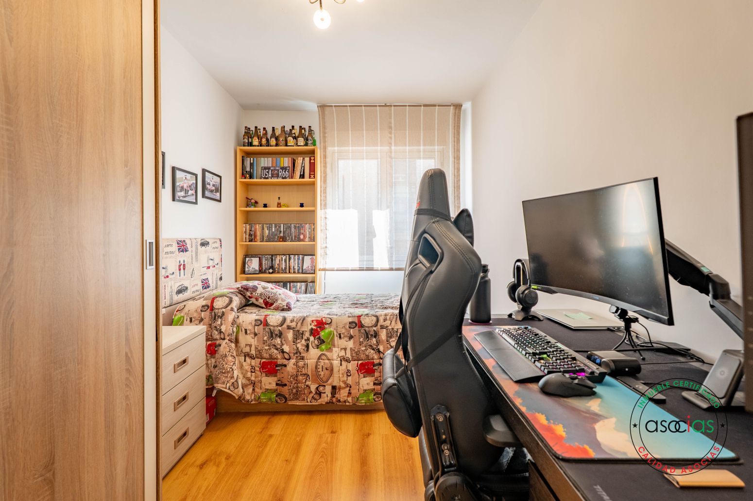 Dormitori de Pis en venda en Gijón  amb Calefacció