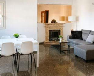 Sala d'estar de Apartament de lloguer en  Valencia Capital amb Aire condicionat, Moblat i Forn