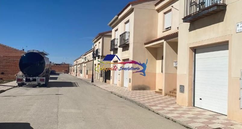 Exterior view of Single-family semi-detached for sale in La Villa de Don Fadrique