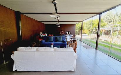 Sala d'estar de Finca rústica en venda en Vega de San Mateo amb Terrassa, Piscina i Balcó
