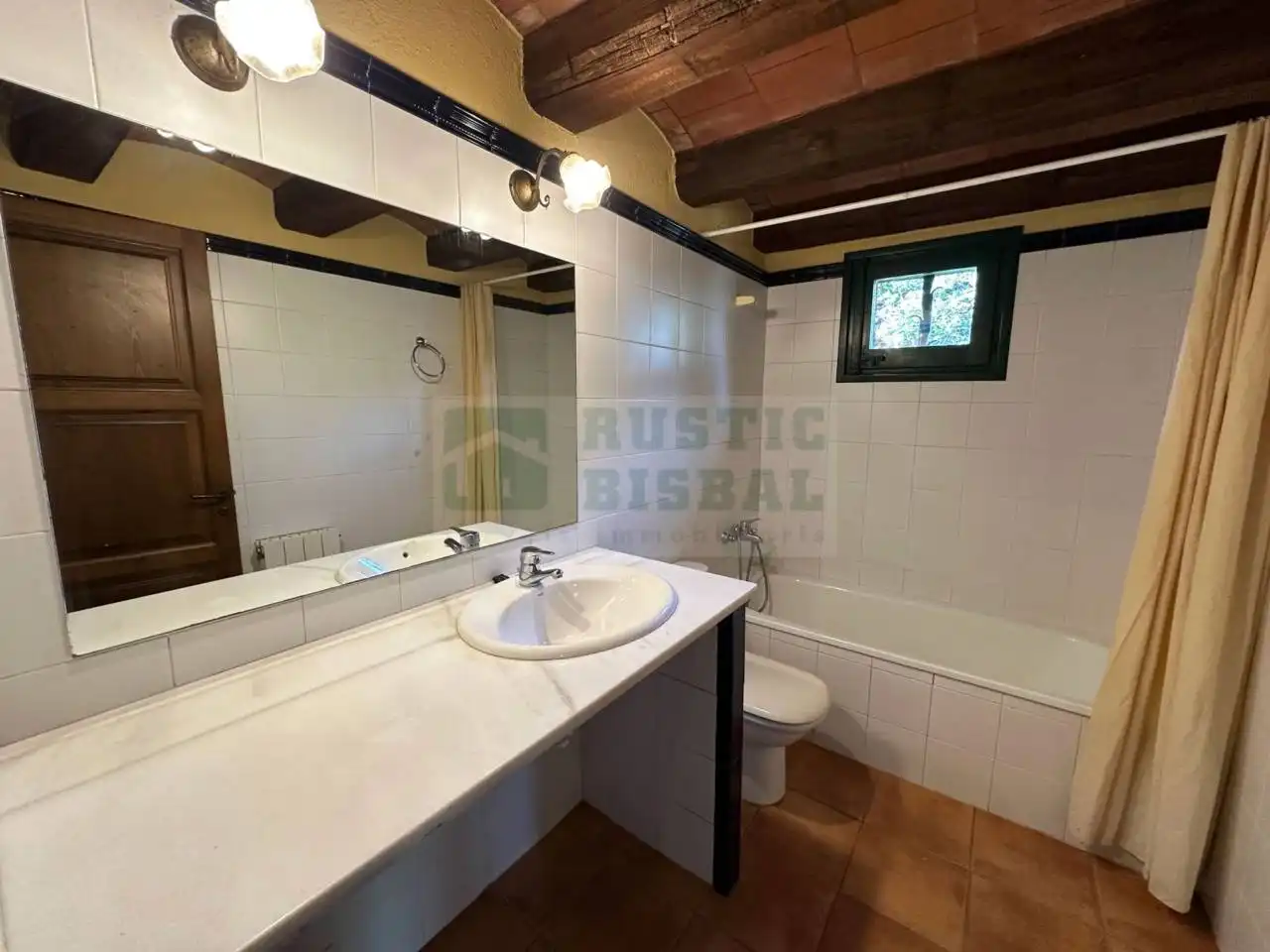 Baño de Finca rústica en venta en Sant Joan de Mollet con Calefacción, Jardín privado y Terraza