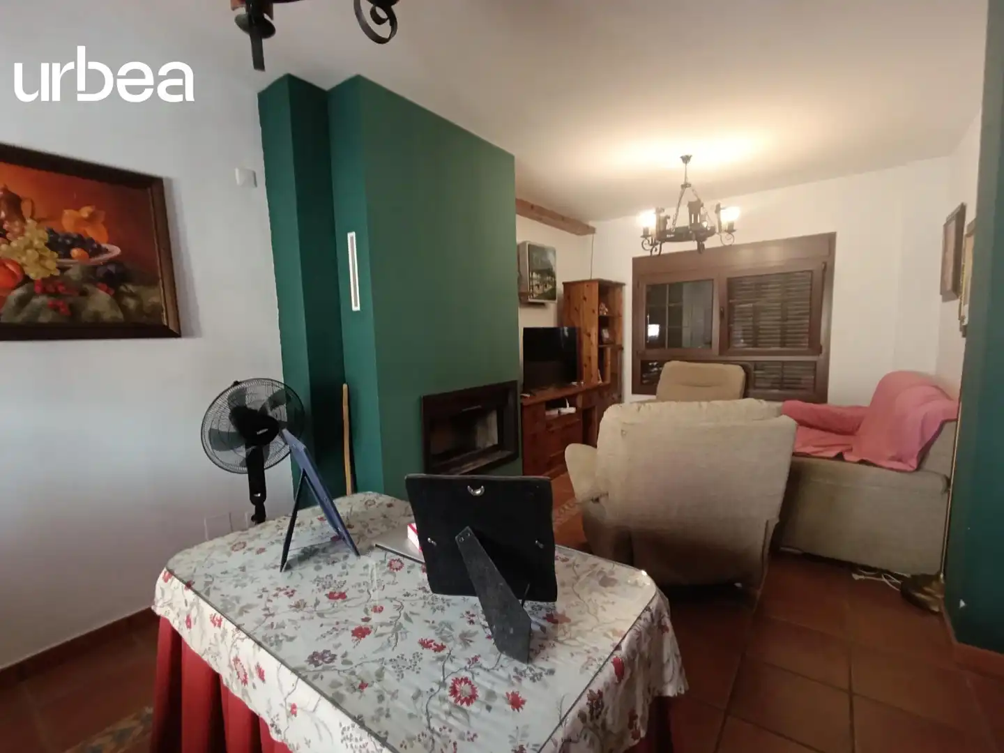 Sala d'estar de Casa adosada en venda en Pizarra amb Aire condicionat, Terrassa i Jacuzzi