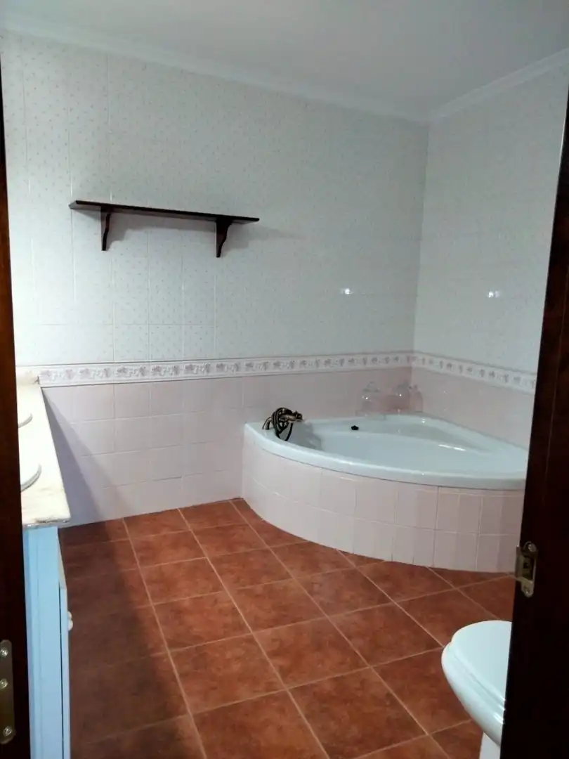 Bany de Casa o xalet en venda en Medina Sidonia amb Aire condicionat i Terrassa