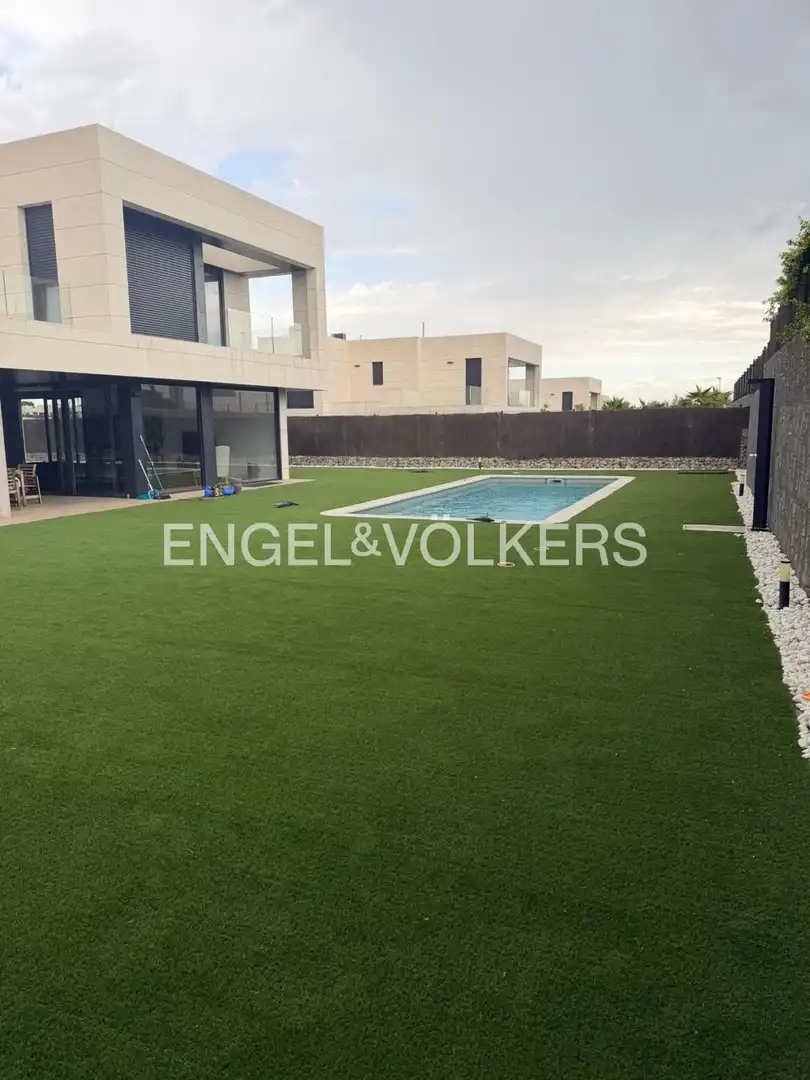 Casa o chalet de alquiler en Majadahonda con Aire acondicionado, Calefacción y Jardín privado