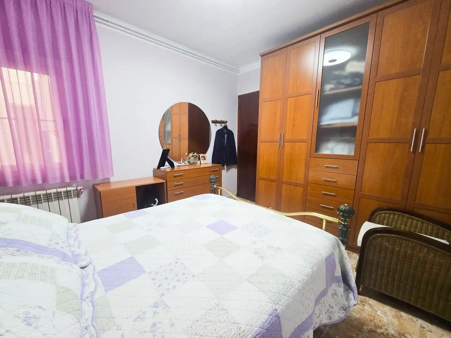 Habitación de Casa adosada en venta en Ripollet con Calefacción, Trastero y Horno