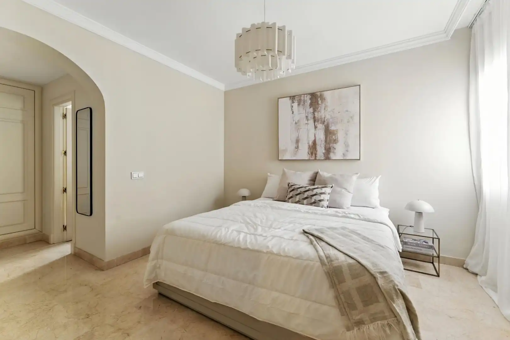 Dormitori de Apartament de lloguer en Marbella amb Aire condicionat, Terrassa i Traster