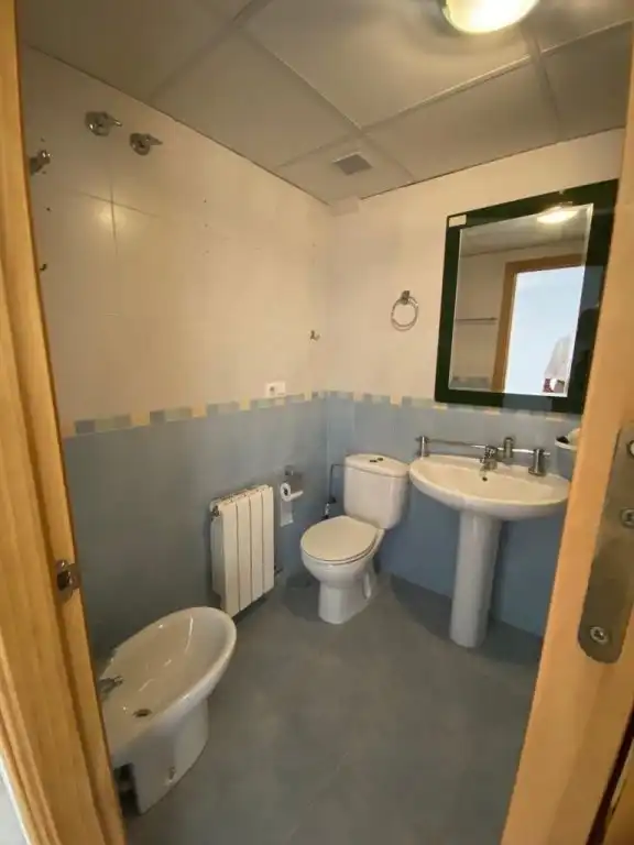 Baño de Apartamento de alquiler en Armilla con Calefacción y Piscina comunitaria