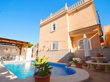Villa avec piscine à vendre à Nueva Torrevieja - Aguas Nuevas