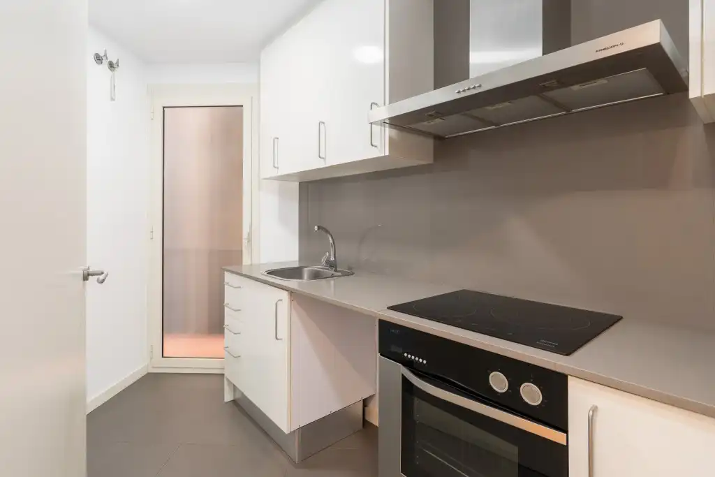 Cuina de Apartament en venda en Barcelona amb Aire condicionat, Parquet i Balcó