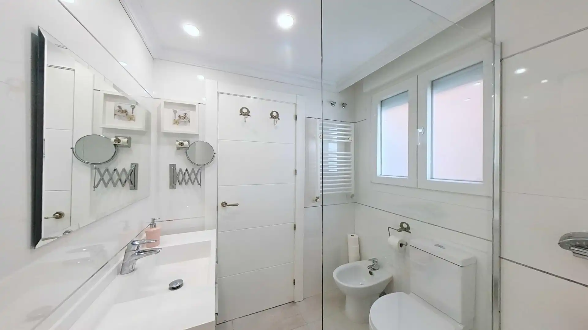 Baño de Apartamento en venta en Boadilla del Monte con Aire acondicionado, Calefacción y Jardín privado
