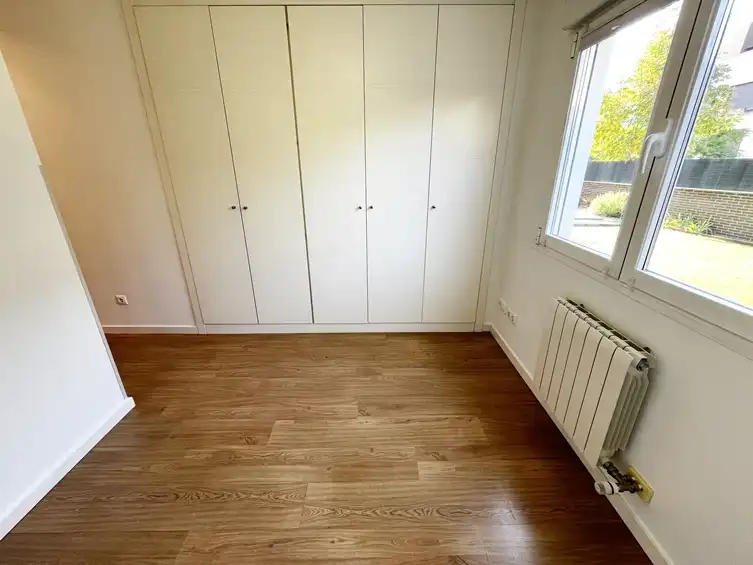 Bedroom of Flat for rent in Las Rozas de Madrid  with Air Conditioner, Heating and Private garden
