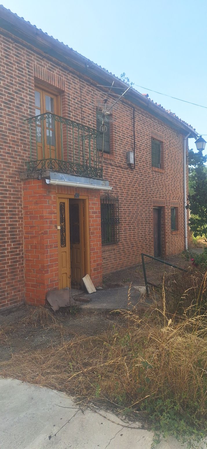 Vista exterior de Casa o xalet en venda en Barruelo de Santullán