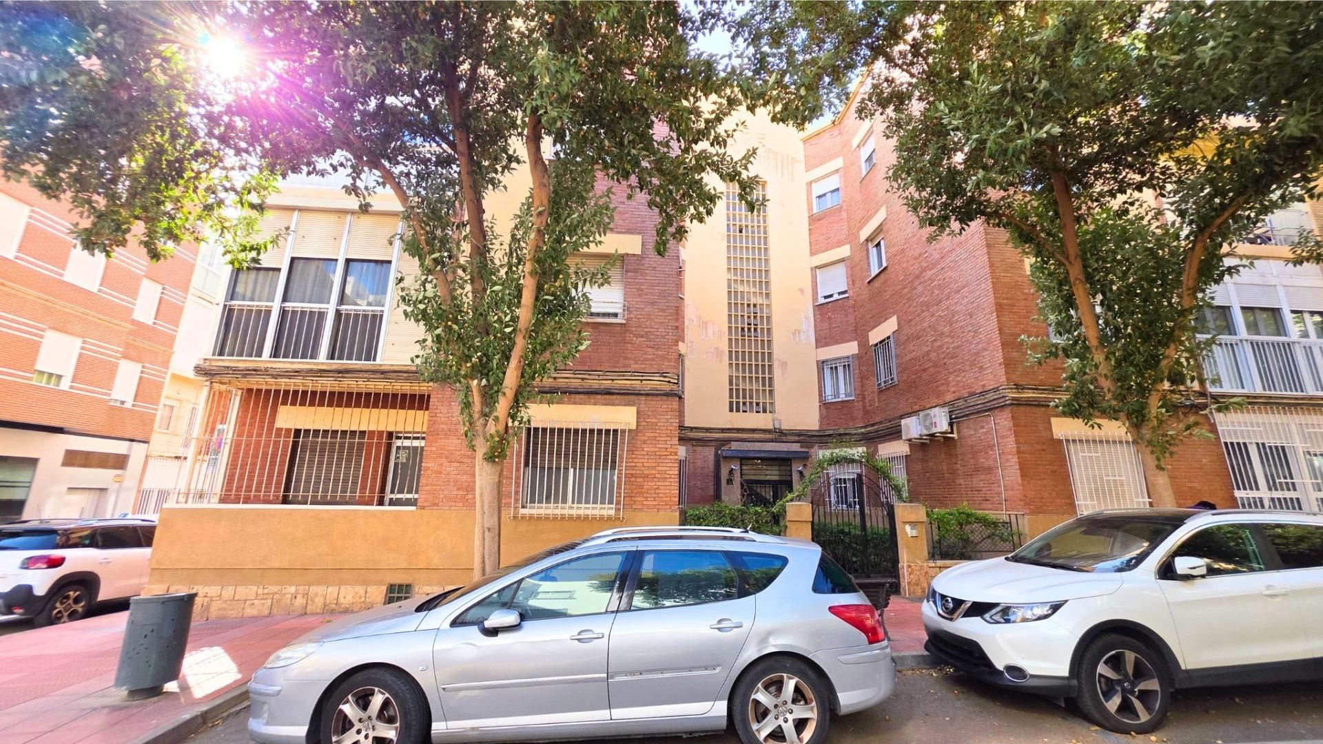 Vista exterior de Piso en venta en  Almería Capital con Aire acondicionado, Jardín privado y Balcón