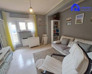 Sala d'estar de Pis en venda en Oviedo  amb Calefacció i Moblat