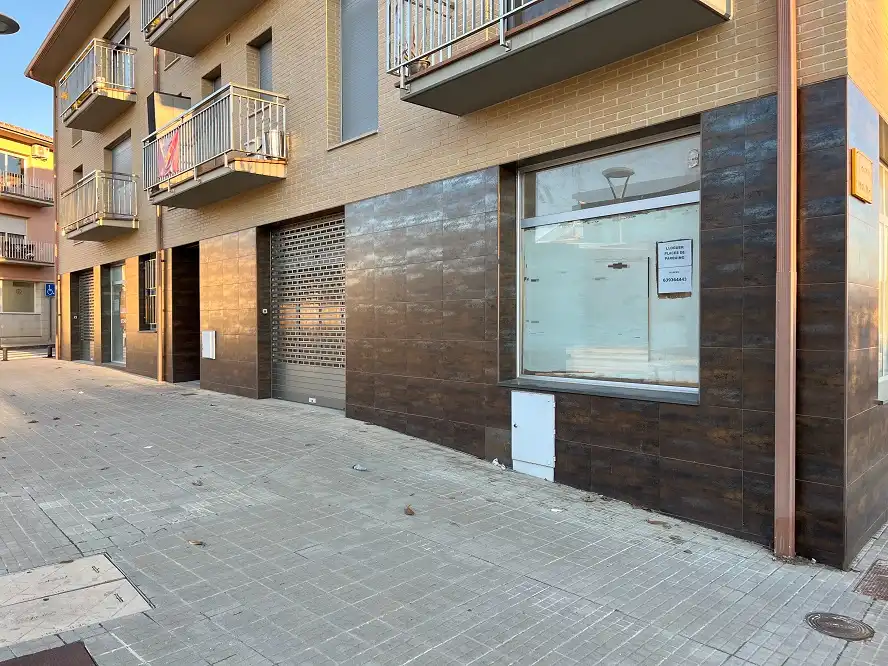 Vista exterior de Local de lloguer en Cornellà del Terri