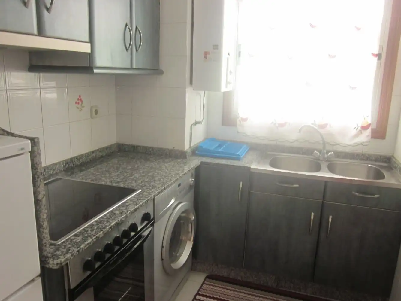 Cuina de Apartament de lloguer en Santiago de Compostela  amb Moblat