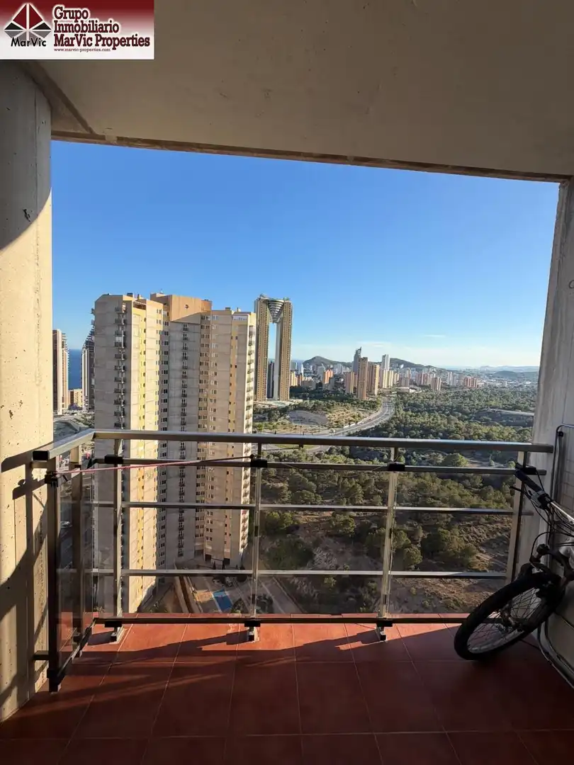 Vista exterior de Pis en venda en Benidorm amb Aire condicionat, Terrassa i Traster