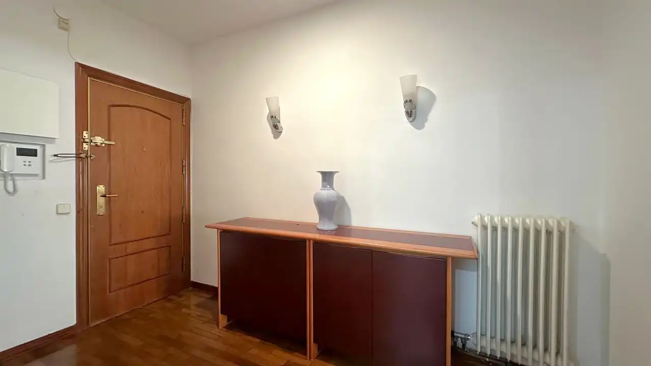 Wohnung zum Verkauf in Barcelona mit Klimaanlage und Gemeinschaftspool