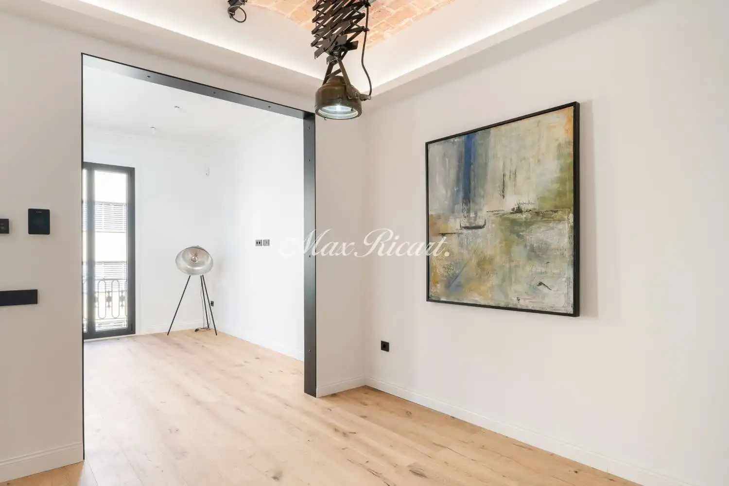 Wohnung zum Verkauf in Barcelona mit Klimaanlage, Heizung und Balkon