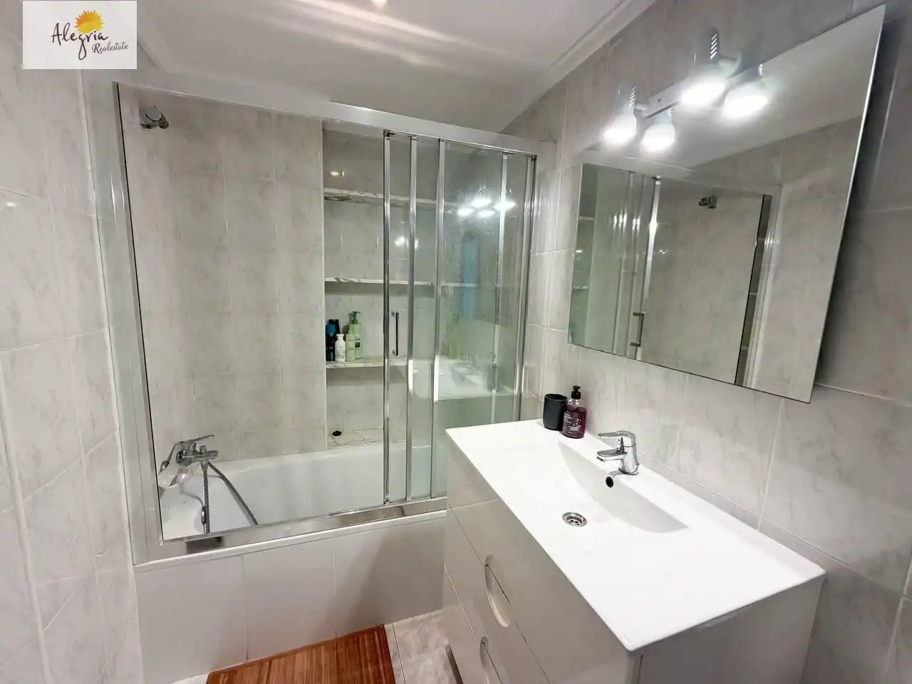 Bany de Apartament de lloguer en Valencia amb Aire condicionat, Moblat i Balcó
