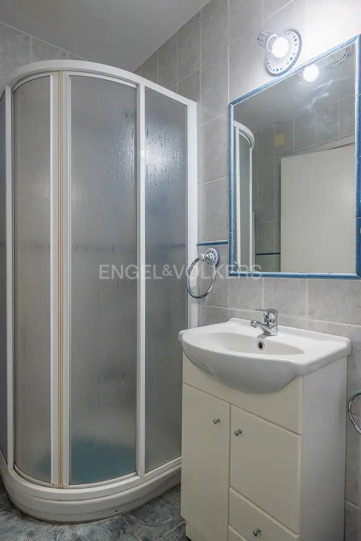 Bathroom of Flat for sale in Sevilla  with Air Conditioner, Heating and Terrace
