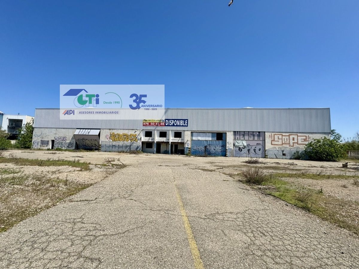 Vista exterior de Nau industrial en venda en  Zaragoza Capital
