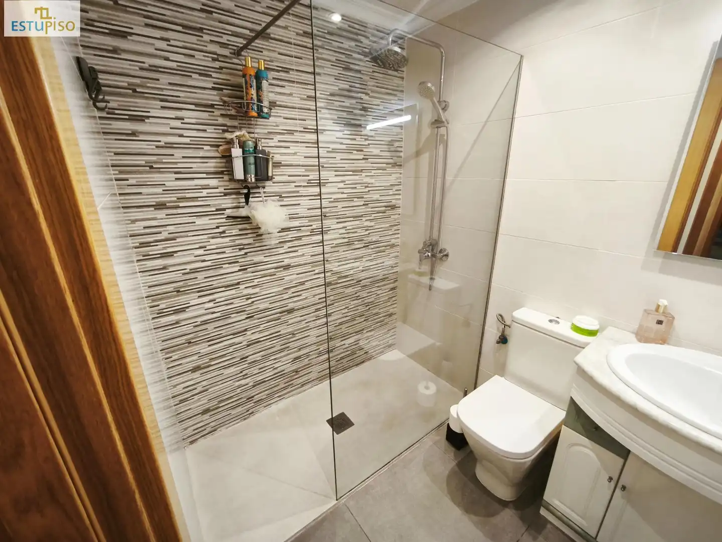 Badezimmer von Wohnung zum Verkauf in Vitoria - Gasteiz mit Heizung, Abstellraum und Möbliert