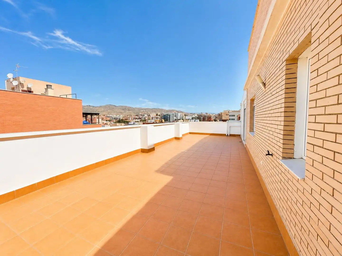 Terraza de Ático de alquiler en Almería con Aire acondicionado, Terraza y Amueblado