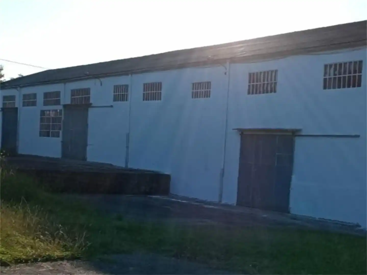 Vista exterior de Nau industrial en venda en Padrón