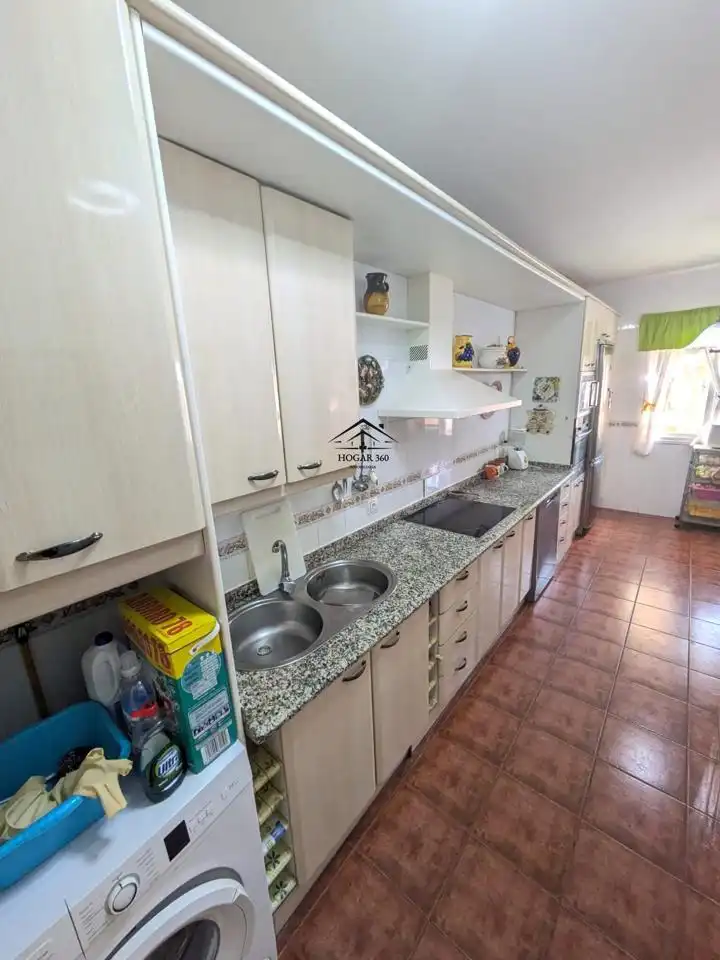 Cuina de Casa o xalet en venda en Cáceres amb Aire condicionat, Jardí privat i Piscina
