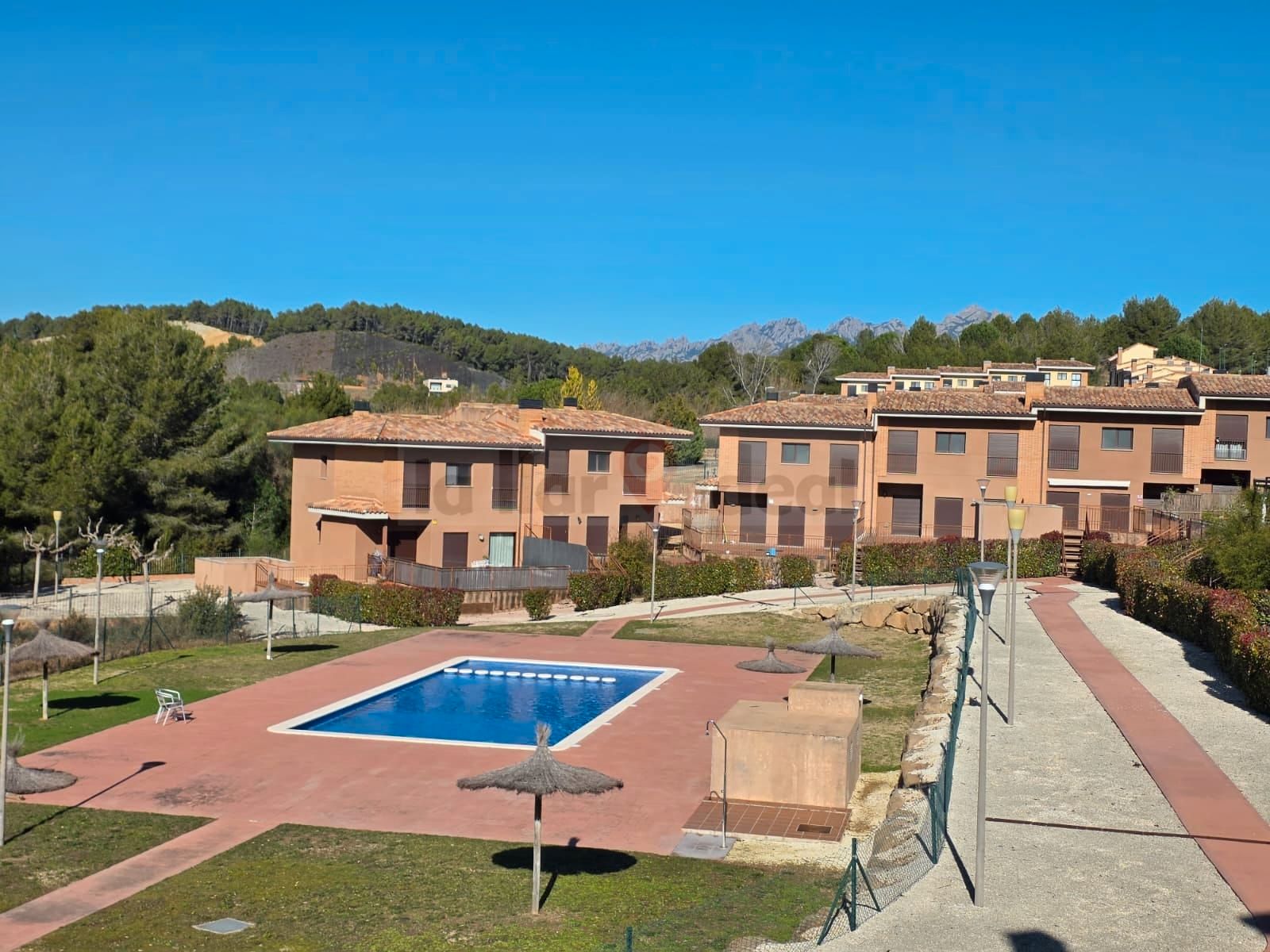 Vista exterior de Casa adosada en venta en Sant Esteve Sesrovires con Calefacción, Terraza y Trastero