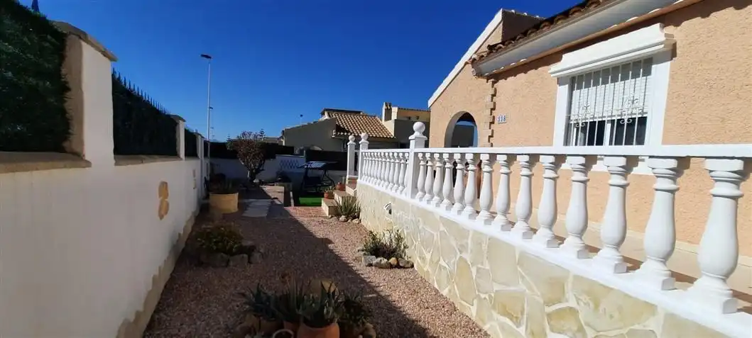 Vista exterior de Casa o xalet en venda en Mazarrón amb Aire condicionat, Calefacció i Jardí privat
