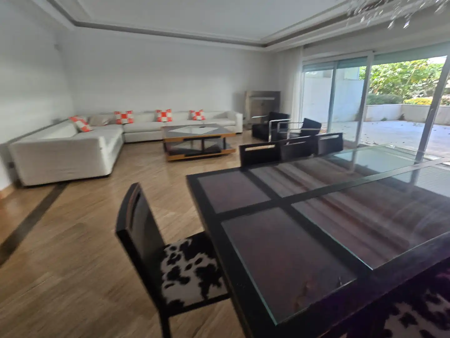 Sala d'estar de Apartament en venda en Marbella amb Aire condicionat, Calefacció i Jardí privat