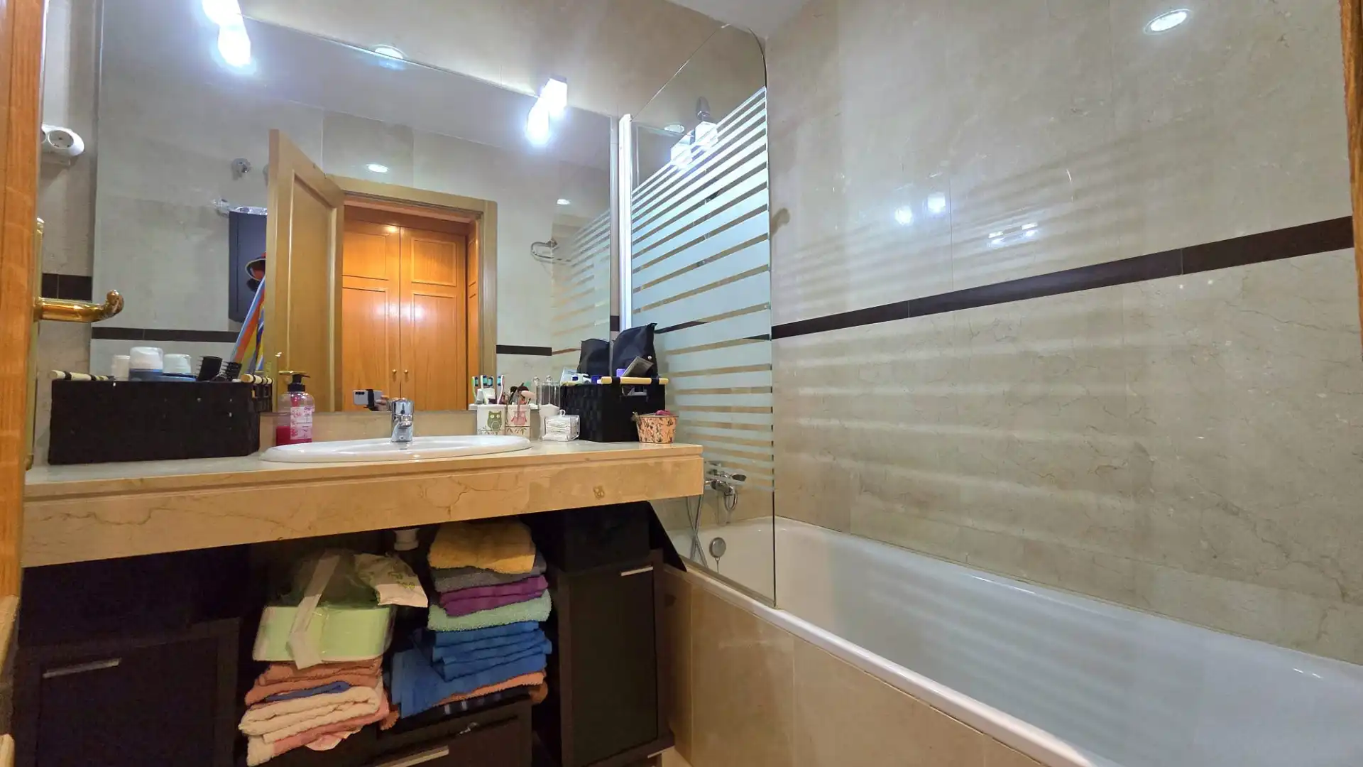 Baño de Piso en venta en Parla con Aire acondicionado, Calefacción y Jardín privado