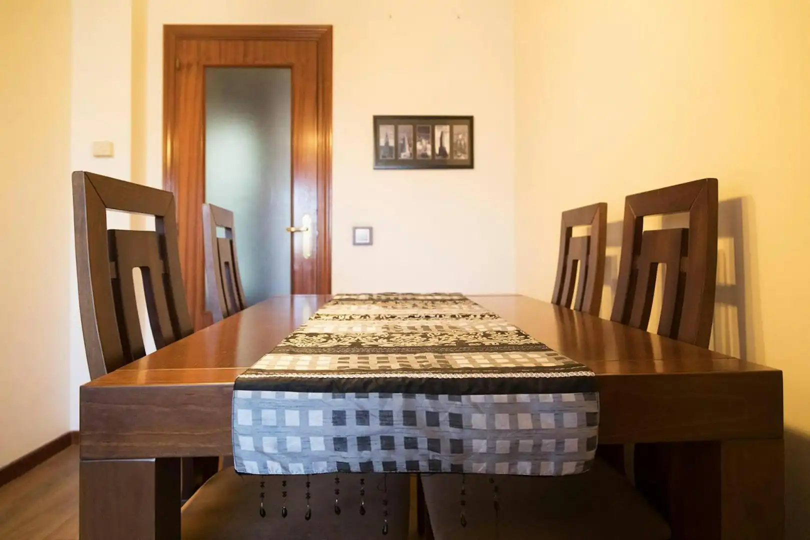 Room in N/A, Las Águilas