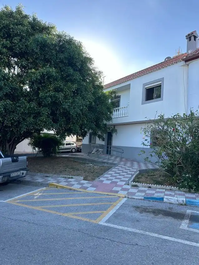Vista exterior de Casa adosada en venda en Los Barrios