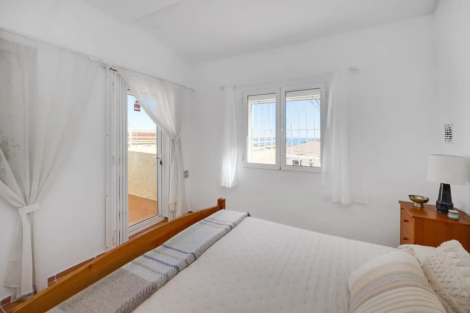 Habitación de Casa adosada en venta en Torrevieja con Aire acondicionado, Calefacción y Jardín privado