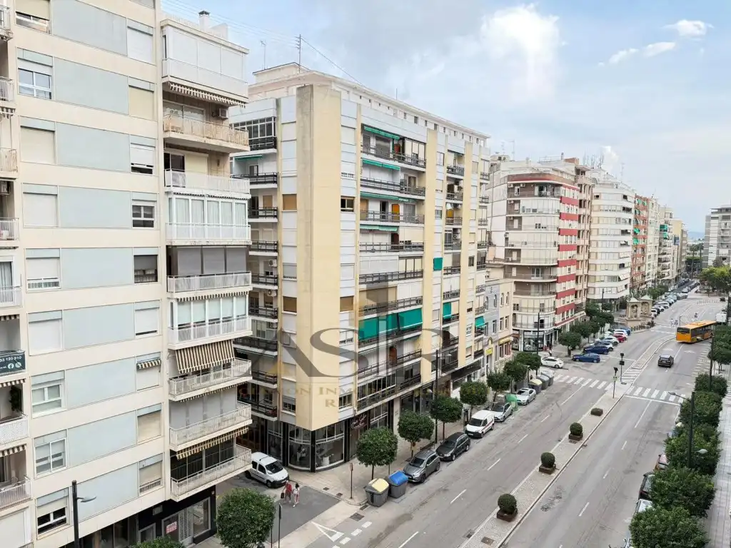 Piso con terraza en venta en Avinguda Sants Patrons, imagen 3