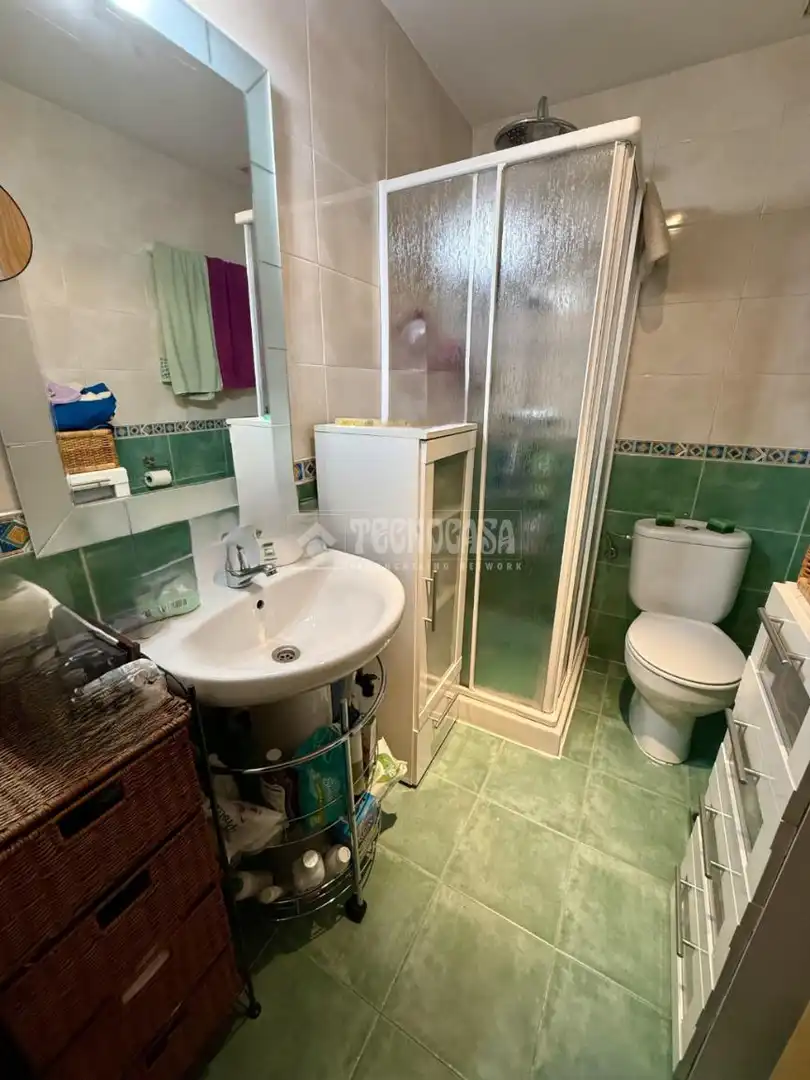Bathroom of Flat for sale in Madrid  with Air Conditioner and Heating