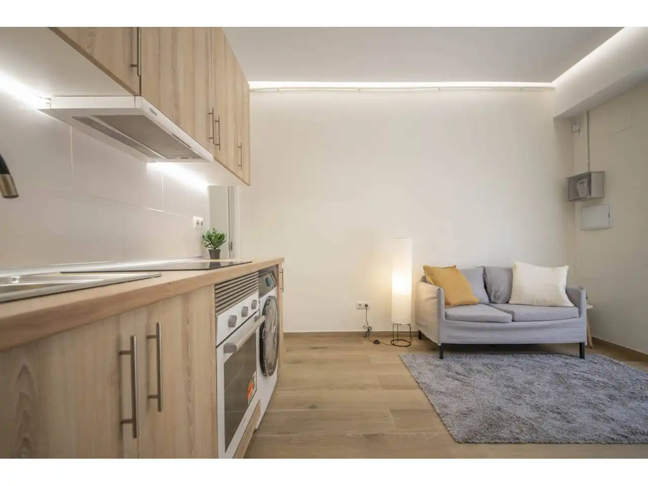 Cuina de Pis en venda en Barcelona amb Aire condicionat, Moblat i Alarma