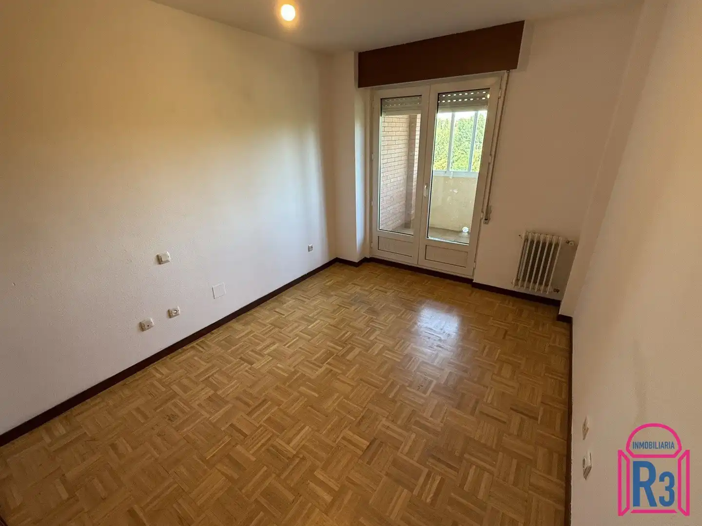 Habitación de Piso de alquiler en León Capital  con Calefacción, Terraza y Trastero