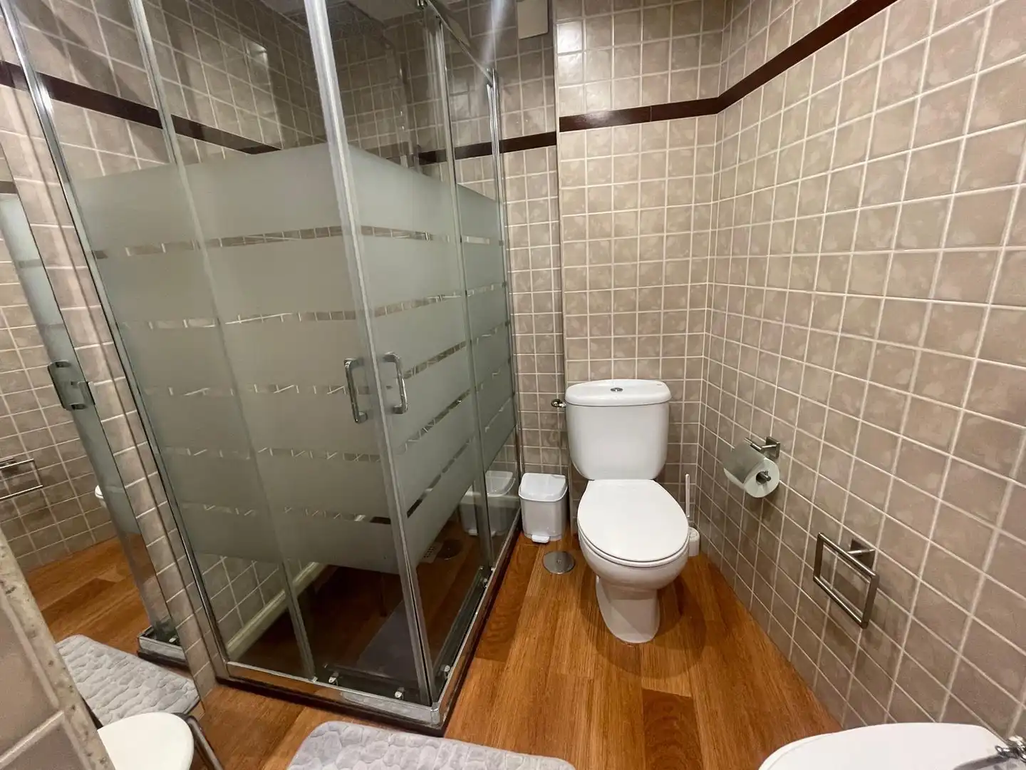 Baño de Piso de alquiler en Granada con Aire acondicionado, Calefacción y Amueblado