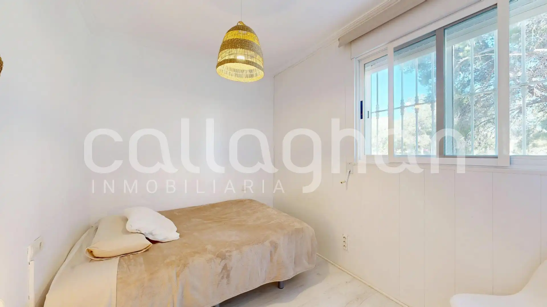 Bedroom of Ground floor for sale in Valencia  with Air Conditioner, Private garden and Storage room