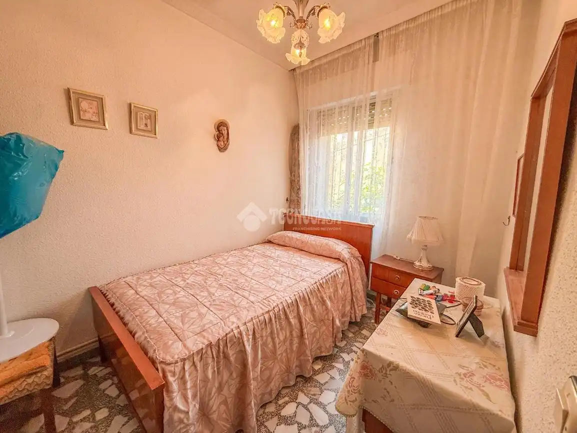 Habitación de Piso en venta en Parla con Calefacción