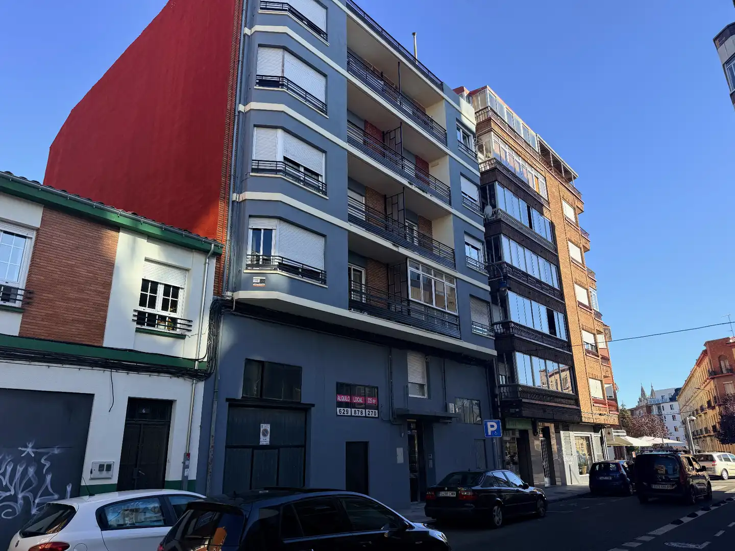Vista exterior de Pis en venda en León Capital  amb Calefacció, Terrassa i Moblat
