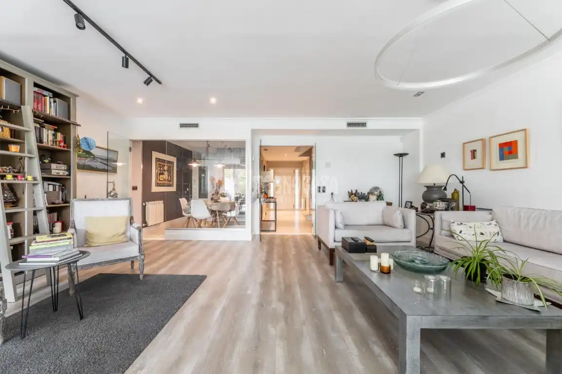 Sala de estar de Casa adosada en venta en Torrelodones con Calefacción, Terraza y Balcón