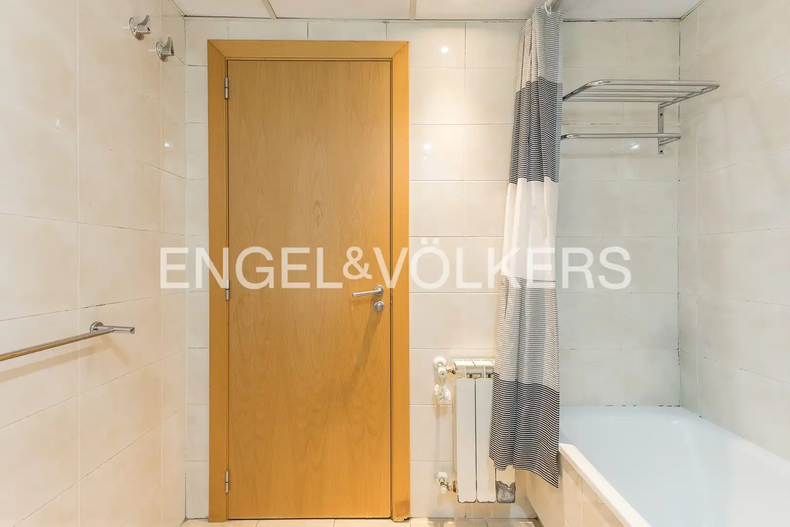 Bathroom of Flat for sale in Sabadell  with Air Conditioner, Heating and Parquet flooring