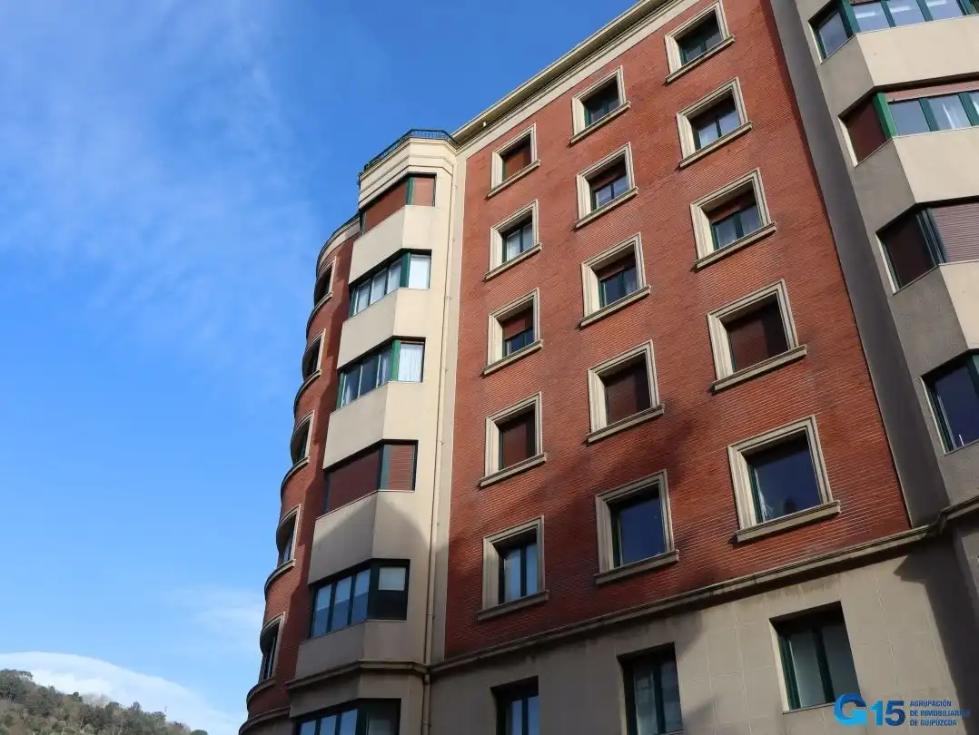 Vista exterior de Local en venda en Donostia - San Sebastián 